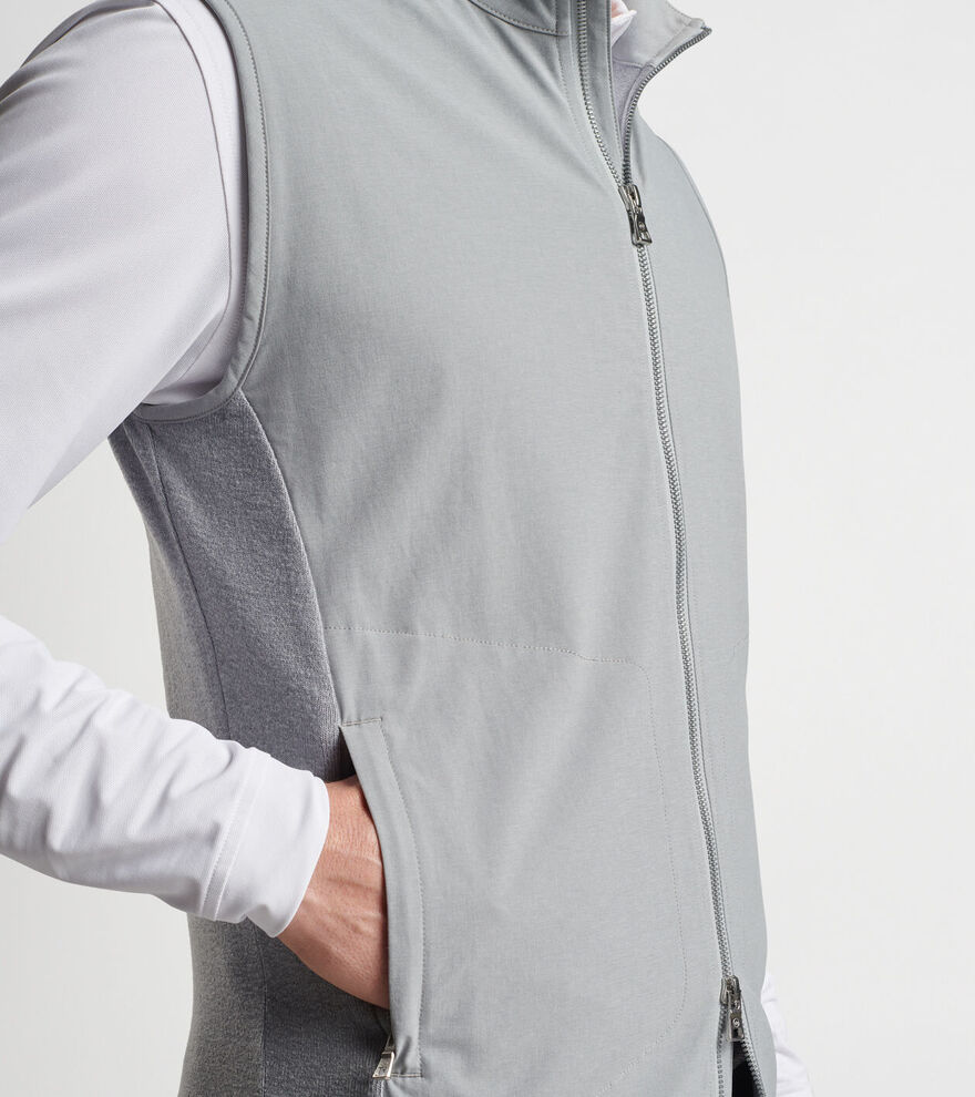 Solstice Performance Hybrid Full-Zip Gilet image number 4